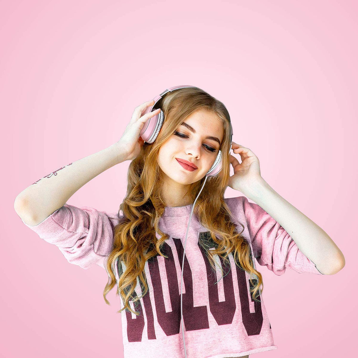 X6 Over-Ear Headphones with Microphone, Lightweight Foldable &amp; Portable Stereo Bass Headphones with 1.45M No-Tangle, Wired Headphones for Smartphone Tablet MP3 / 4 (Pearl Pink)