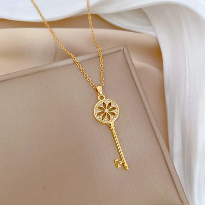 Temperament Retro Zircon Flower Key Pendant Necklace for Women Creativity Gold Color Stainless Steel Collarbone Chain Jewelry